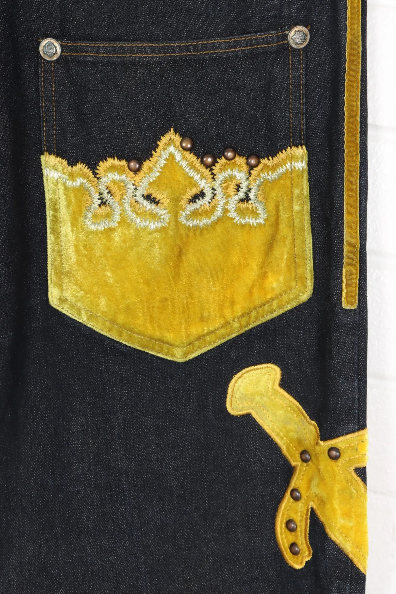 CROWN HOLDER Gold Velvet Daggers Y2K Denim Jorts Shorts (34)